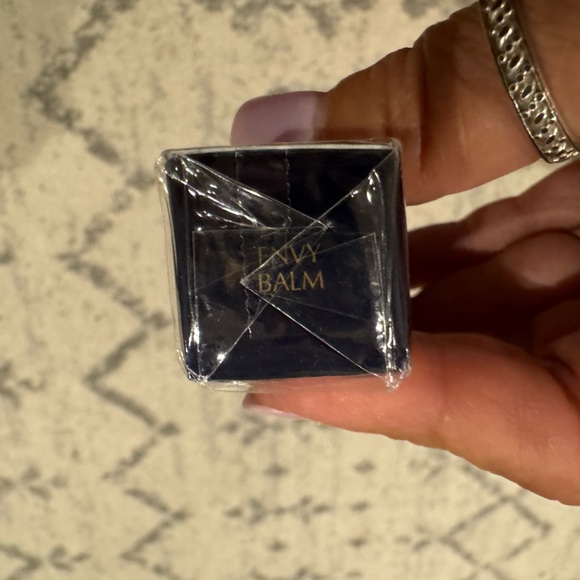 New in box Estée Lauder Pure Color Envy lip balm - Picture 2 of 2